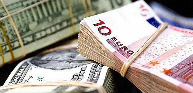 Dolarul înregistrează valori în creștere la început de săptămână, iar euro se ieftinește. Foto: moldova24.info