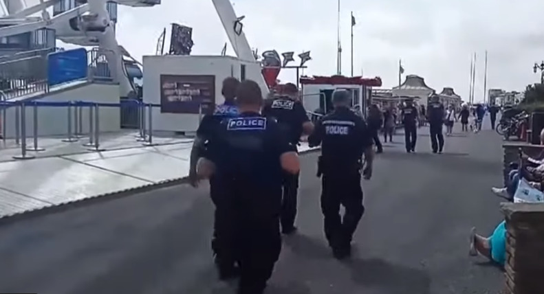 В Великобритании несколько человек пострадали от утечки неизвестного химического вещества. 