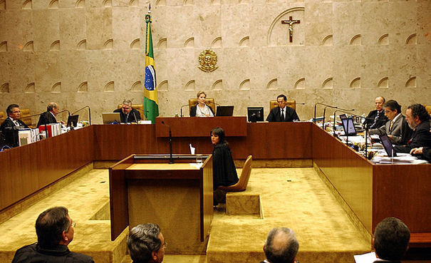 Curtea Supremă a Braziliei a aprobat deschiderea unor anchete de corupţie asupra a opt miniştri. Foto: forcechange.com