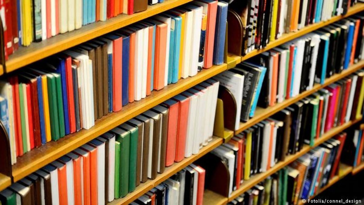 На территории Украины вступил в силу механизм изъятия из обращения книг, произведенных в России.