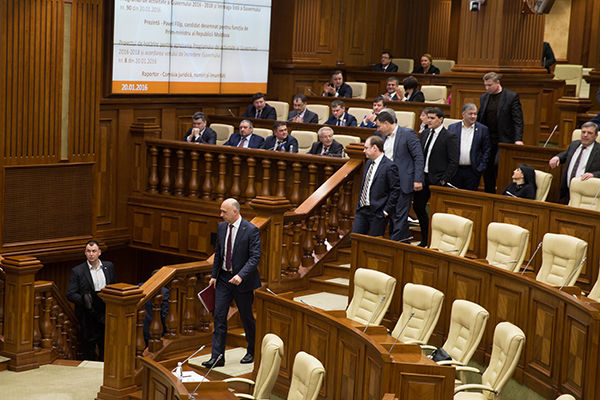 Правительство Филипа представило в парламент проекты законов, по которым берет ответственность.
