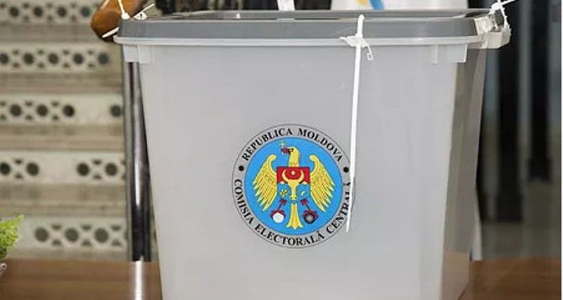 На участке в Комрате урна опломбирована двумя пломбами вместо четырех.