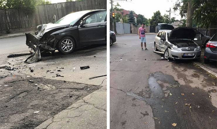 Два автомобиля столкнулись возле больницы Скорой помощи.