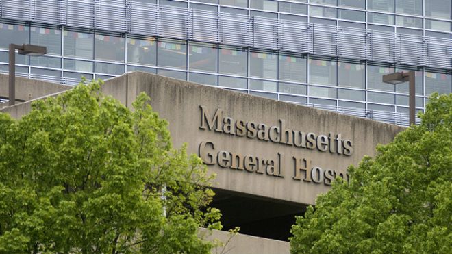 Пересадку провели врачи в больнице Massachusetts General Hospital в Бостоне.
