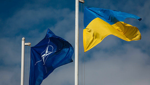Рада Украины в декабре 2014 года внесла изменения в два закона, отказавшись от внеблокового статуса государства.