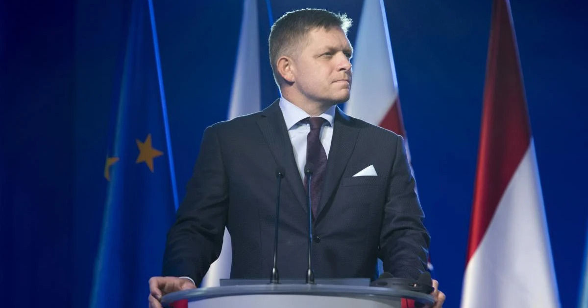 Фицо предложил ударить ракетой по Брюсселю.