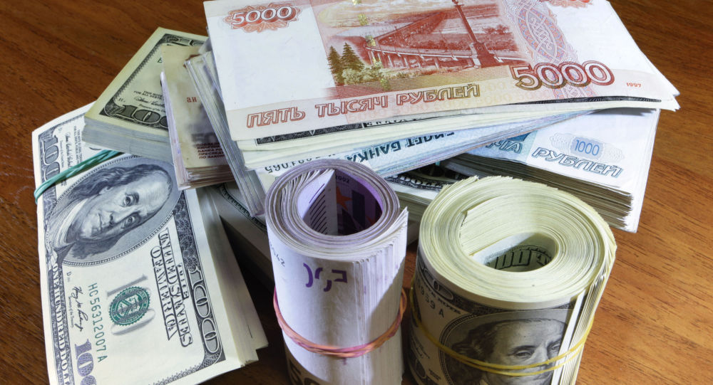 Поток денежных переводов в Молдову продолжает сокращаться.