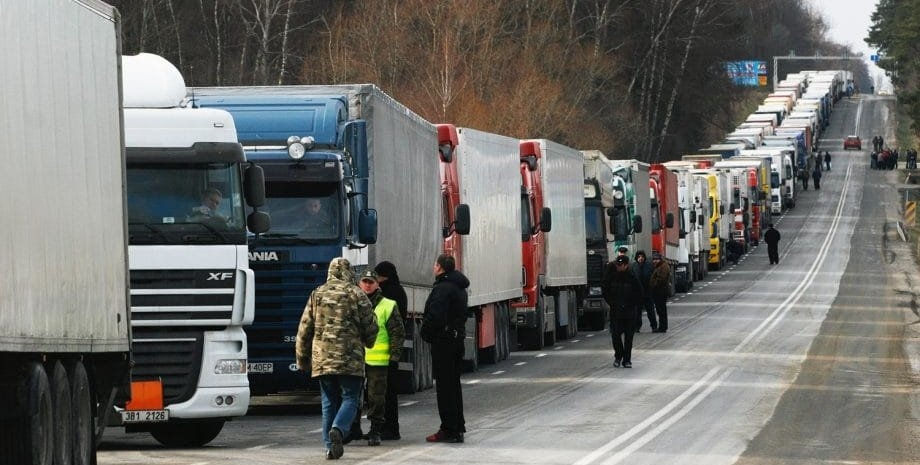 Польские перевозчики угрожают заблокировать все КПП на границе с Украиной.