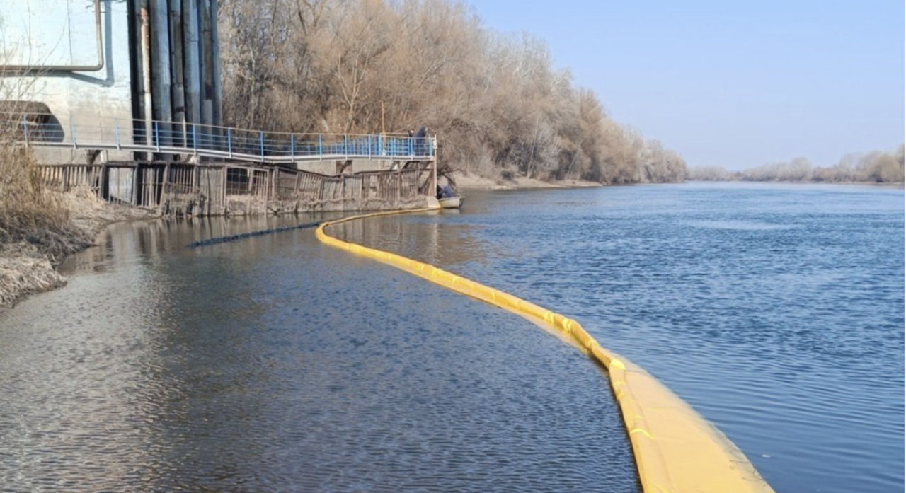 Apă-Canal Chișinău установило защитные дамбы на Днестре в Вадул-луй-Водэ.