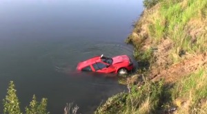 Din cele cinci persoane care se aflau în mașină, doar trei au reușit să se salveze.