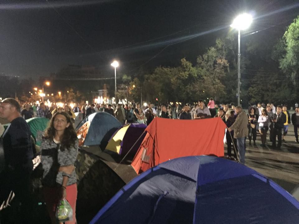 Tot mai puțini protestatari rămân să doarmă noaptea în corturi. Foto: agora.md