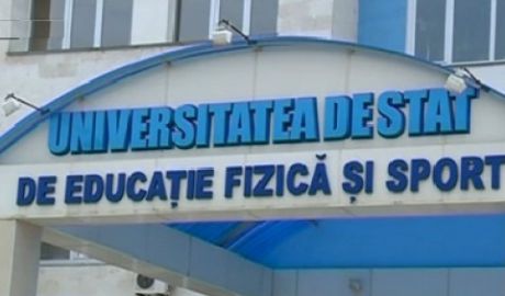 Три декана Университета физического воспитания и спорта попытались убедить студентов поехать на заработки в Турции.