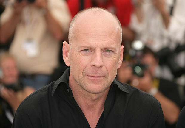 Bruce Willis şi-a pierdut parţial auzul, după ce a tras cu arma foarte aproape de ureche la filmările pentru seria "Greu de ucis/ Die Hard".