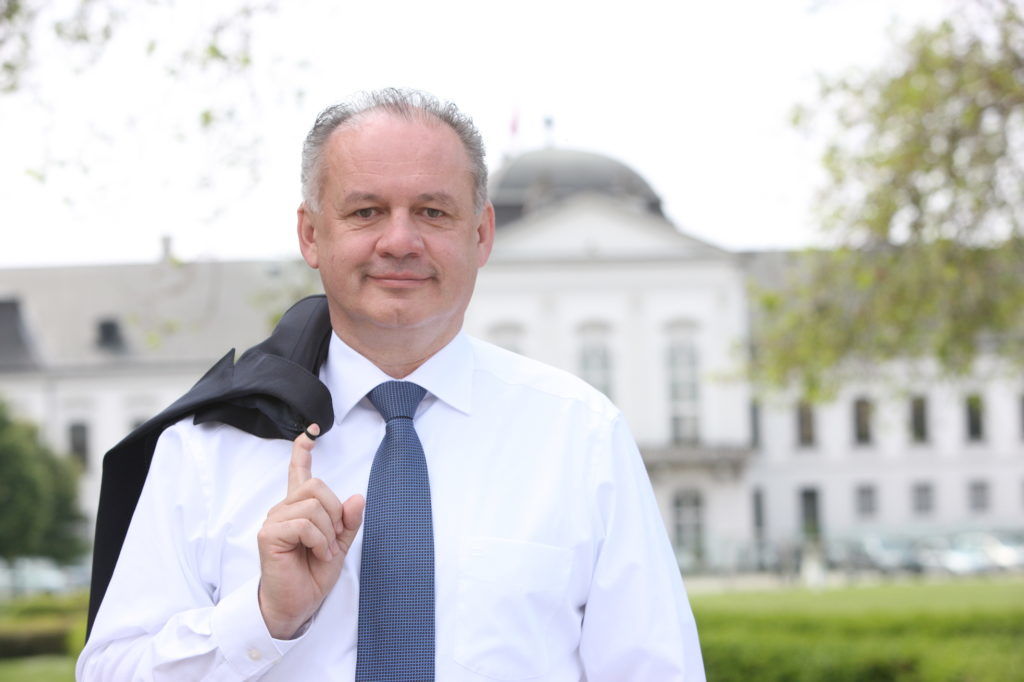 Preşedintele Slovaciei acceptă demisia premierului Robert Fico