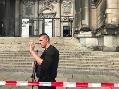 Два человека пострадали в результате стрельбы в Берлинском кафедральном соборе.