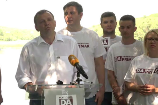 Он  говорит, что эти действия властей порождают экологическую катастрофу и ставят под угрозу безопасность Республики Молдова.