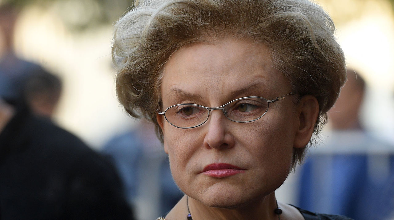 Елена Малышева пожаловалась на невозможность улететь из США.