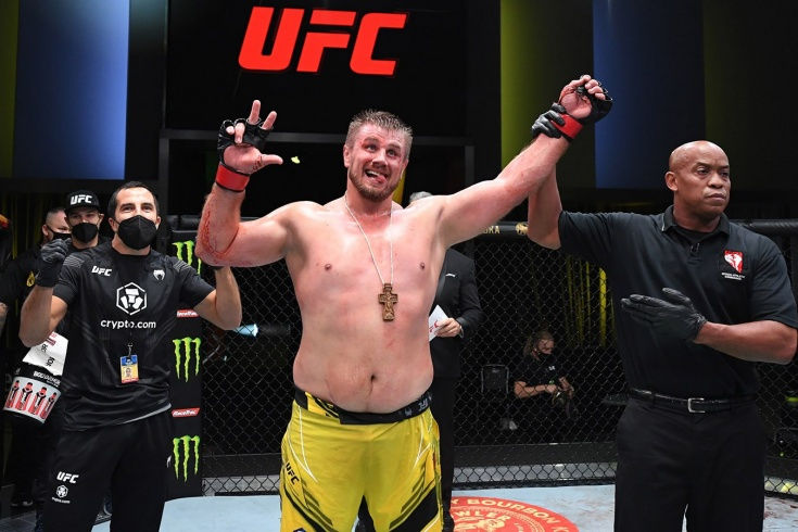 Романов улучшил позиции в рейтинге UFC.
