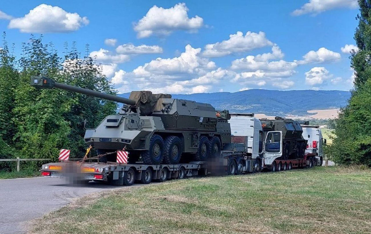 Словакия передала Украине первые четыре САУ Zuzana.