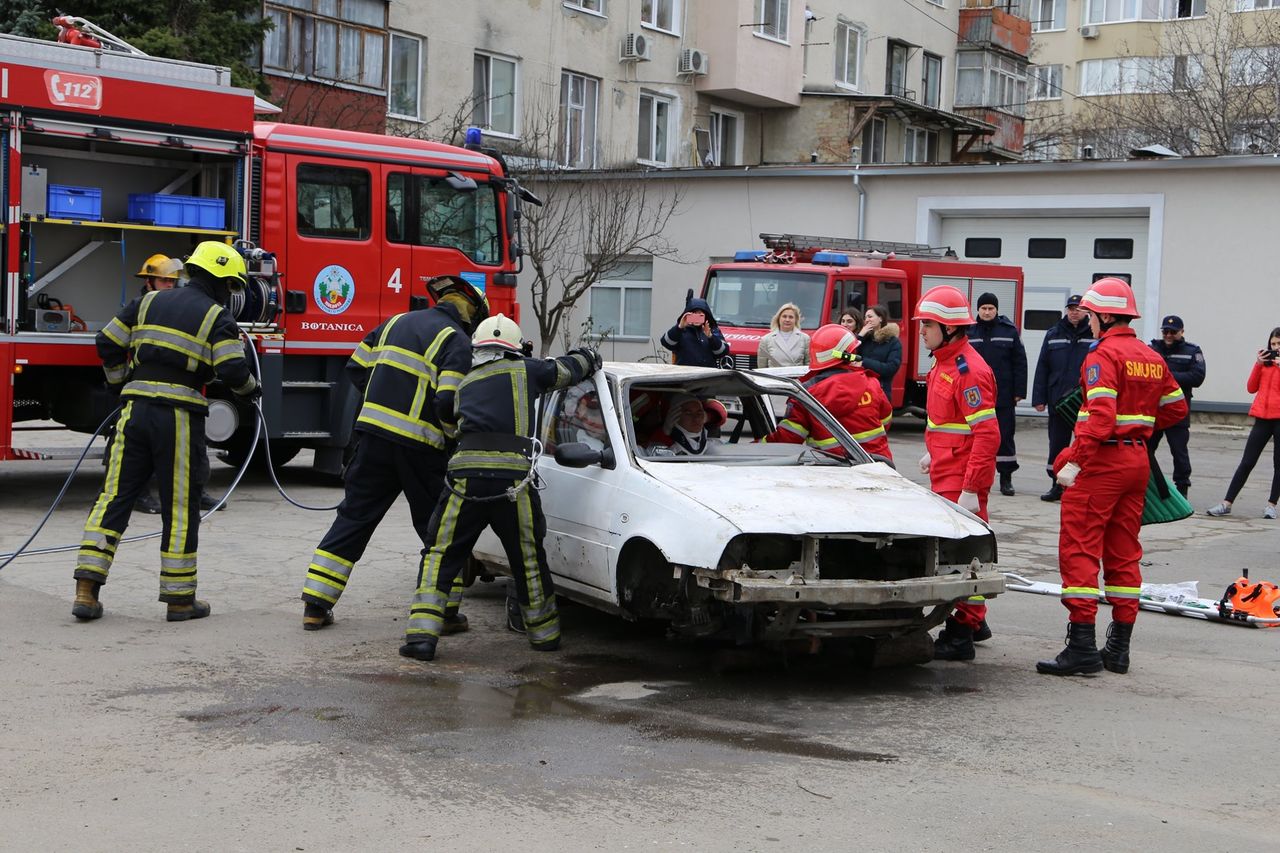 Десятки столичных школьников обучили оказывать первую помощь.