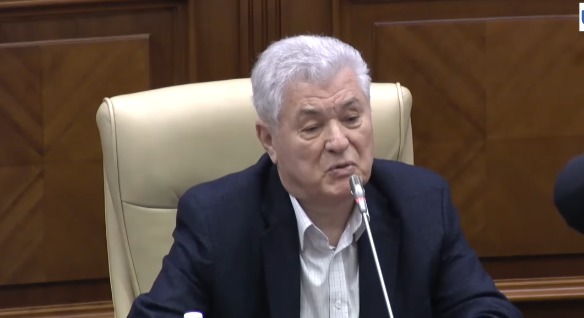  Vladimir Voronin, a comentat scurt aderarea celor 14 deputaţi transfugi la PD.