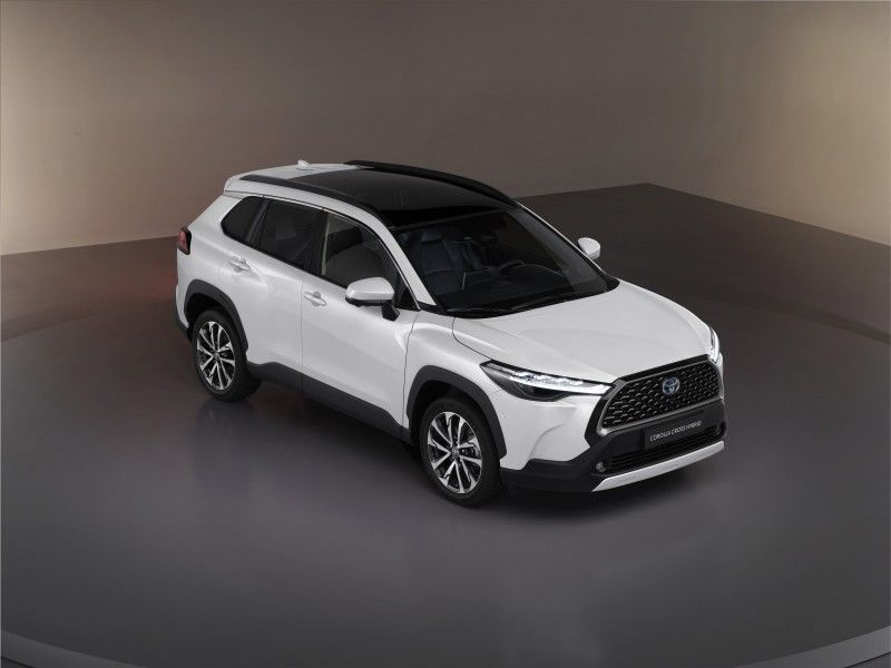В Европе в 2022 году стартуют продажи кроссовера Corolla Cross.
