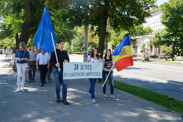 В памятных мероприятиях приняли участие и депортированные сталинским режимом. Фото: ipn.md