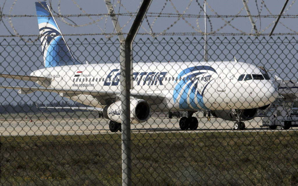 Самолеты египетских ВВС брошены на поиск пропавшего лайнера A320.
