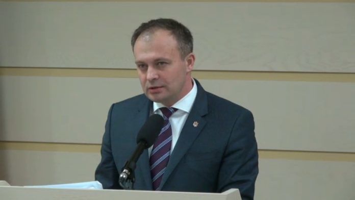 Спикер парламента Андриан Канду.