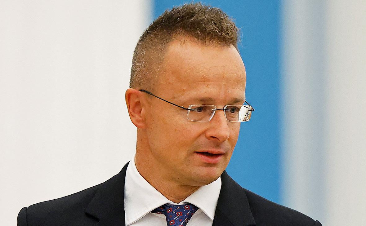 Глава МИД Венгрии снова пригрозил Украине остановкой поставок электроэнергии.
