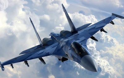 Российский Су-27 пролетел на расстоянии 15 метров от края крыла американского самолета. Фото: modernweapon.ru