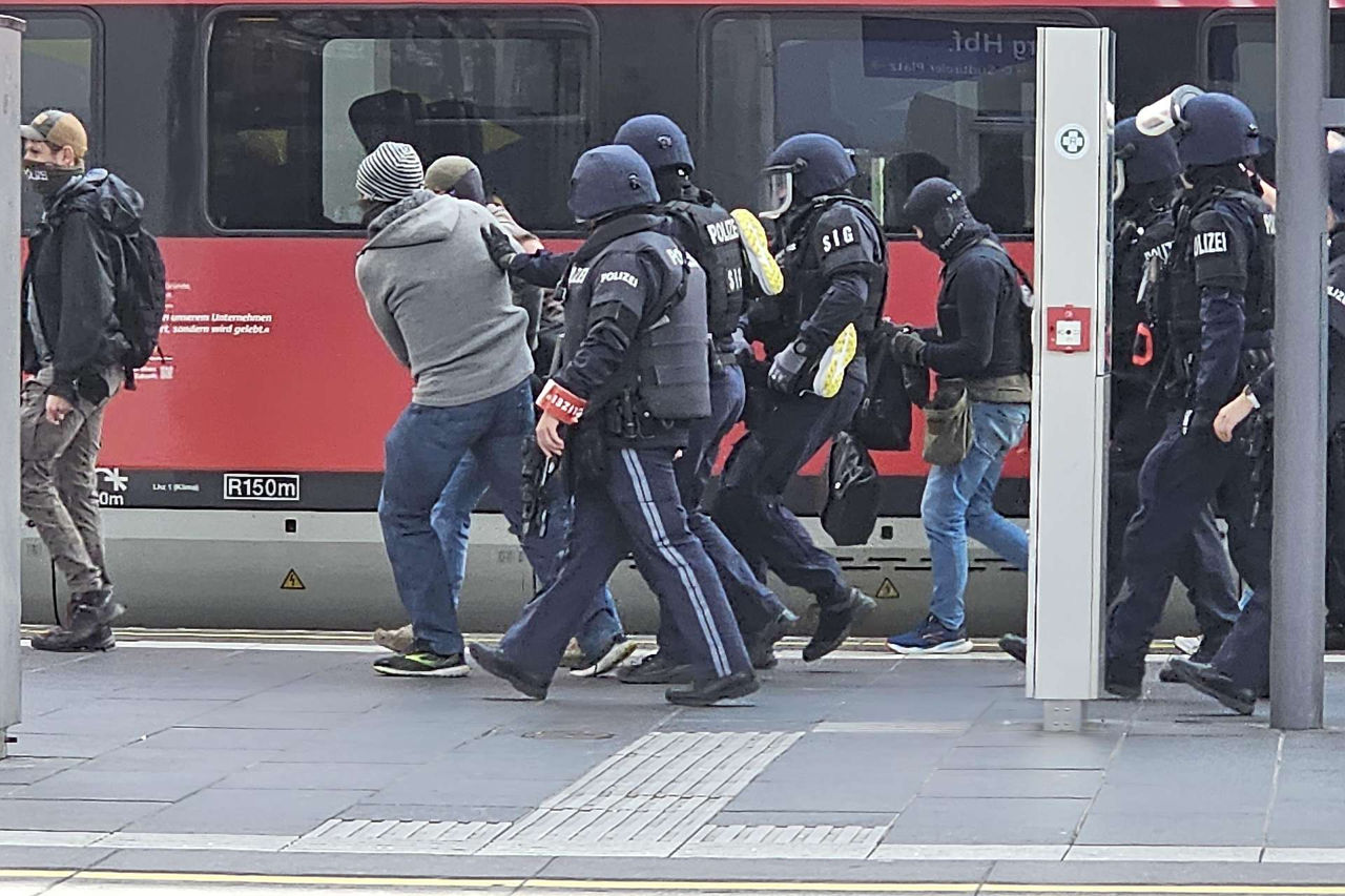 Un bărbat care a amenințat că va lua ostatici într-un tren, reținut în Austria.