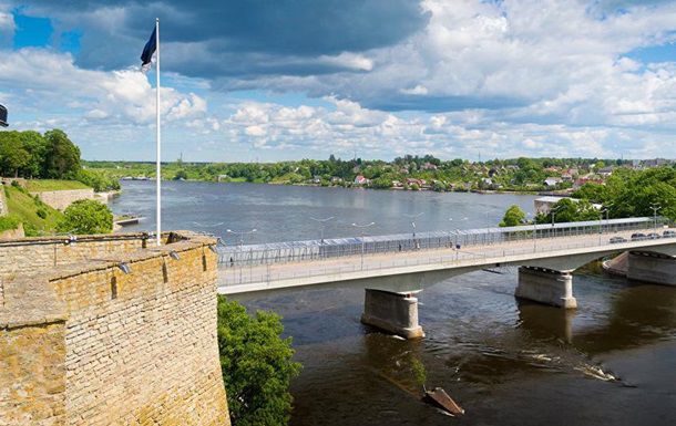 Эстония демаркировала границу с РФ на озерах.