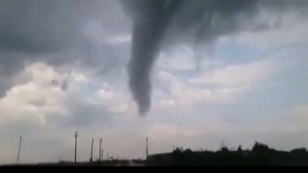 O nouă tornadă s-a abătut luni seară asupra comunei Făcăeni, Ialomiţa, la aproape 15 ani de la primul fenomen. 
