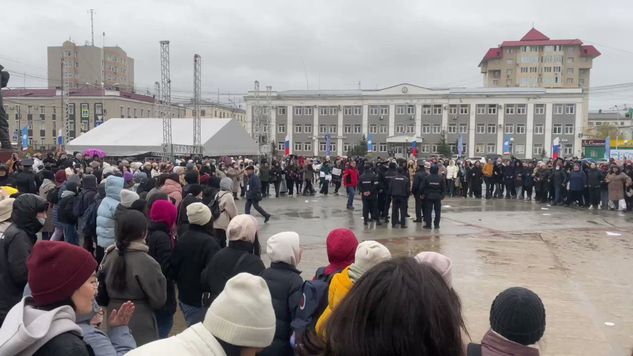 В Якутии антивоенная акция прошла в форме кругового танца.