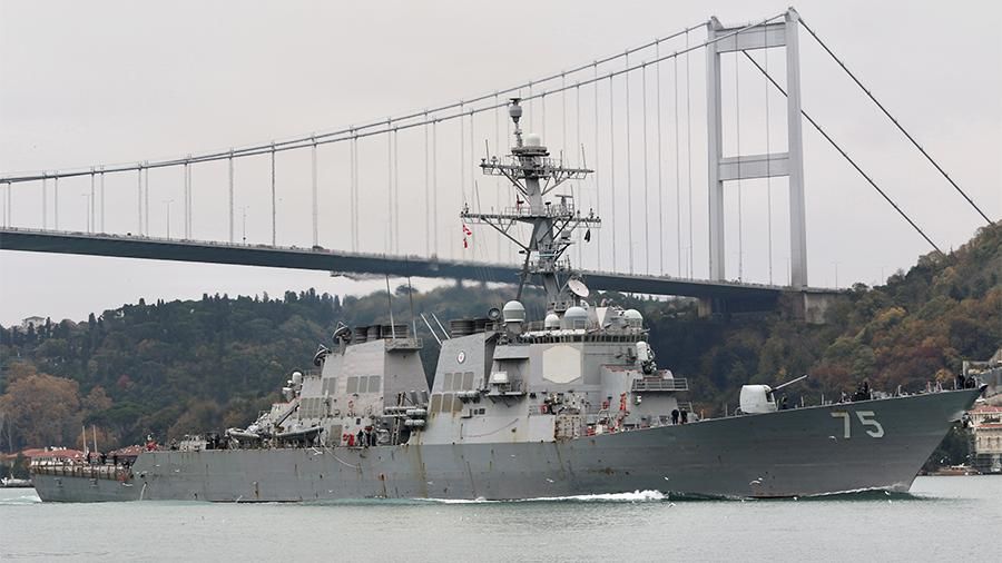 США остановили направлявшиеся в Черное море эсминцы.