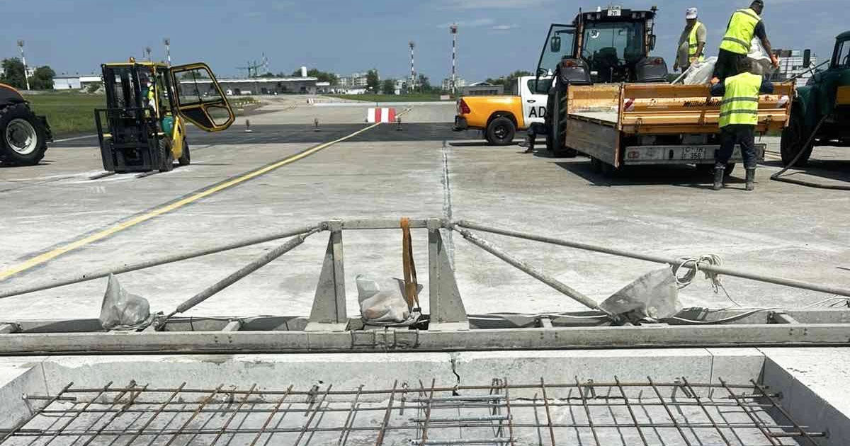 Pista de aterizare a Aeroportului Chișinău, redeschisă înainte de termen după reparații.