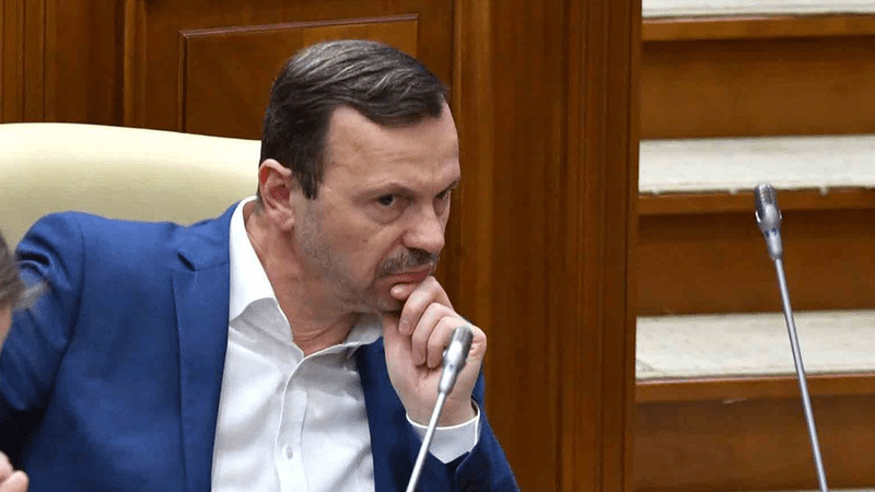 Бывший депутат Василе Нэстасе.
