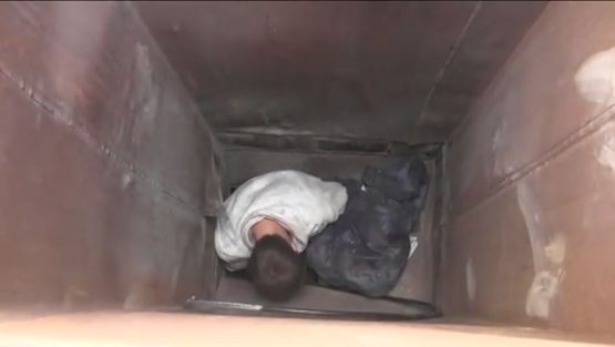 Мужчина не смог объяснить, как оказался в вентиляционном канале.