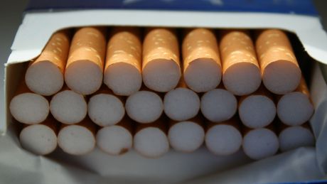 Ţigările sunt foarte eficiente în furnizarea nicotinei şi pot da dependenţă la fel de mare ca heroina sau cocaina. Foto: oradestiri.ro