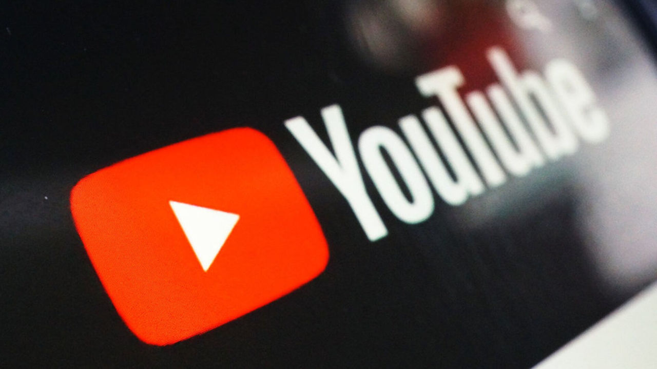 YouTube представил ИИ-функцию, которая будет имитировать известных певцов.