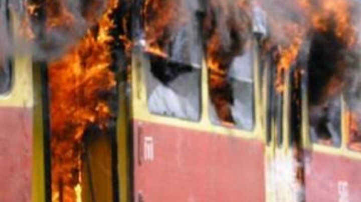 Odesa: Incendiu într-un tramvai plin cu pasageri. Sunt răniți