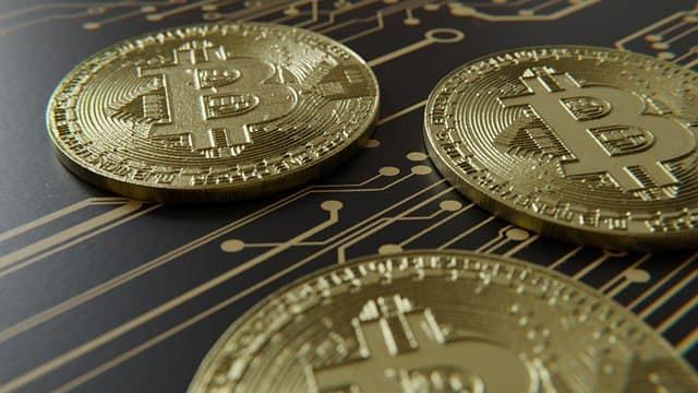 Стоимость биткоина превысила $50 тысяч впервые с мая.