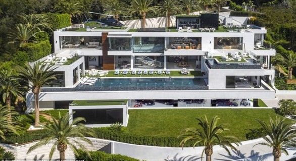 Cea mai scumpă casă pusă vreodată la vânzare în SUA a fost lansată pe piaţă în Bel Air, Los Angeles. 