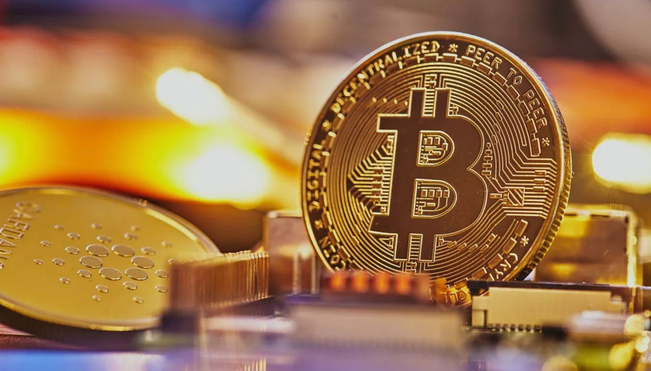 Cel mai mare miner din SUA a transferat Bitcoini în valoare de 236 milioane de dolari pentru o posibilă vânzare.