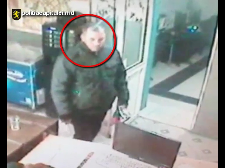 Îl recunoști? Momentul în care fură un laptop dintr-un local