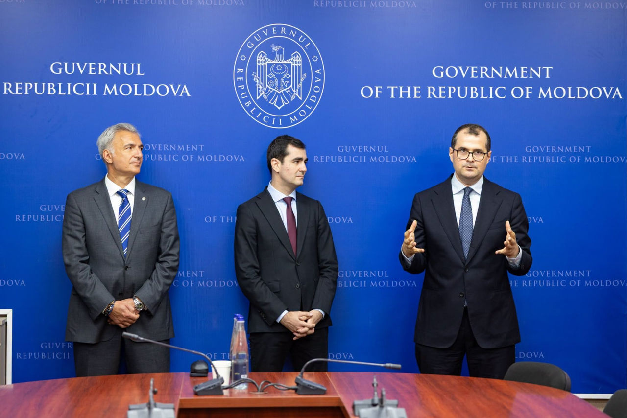 Нового главу Минэкономики Клаудиу Нэсуя официально представили коллективу ведомства.