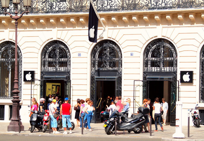 В сентябре 2016 года, выручка Apple Retail France EURL составила €623 млн.