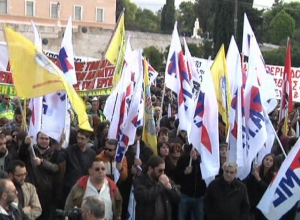 Proteste de amploare in Grecia. Peste 25 de mii de persoane au manifestat in fata Parlamentului de la Atena fata de masurilor de austeritate.