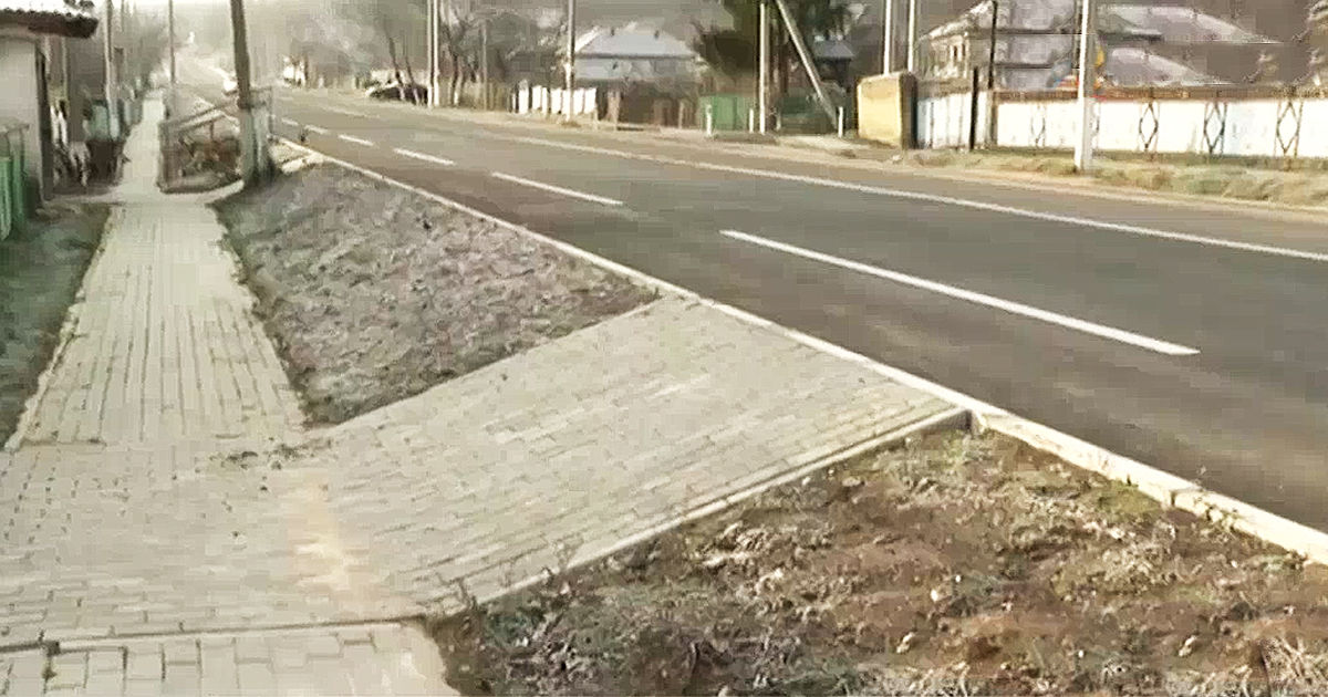 В селе Оргеевского района после ремонта дороги люди не могут выехать из дворов. 